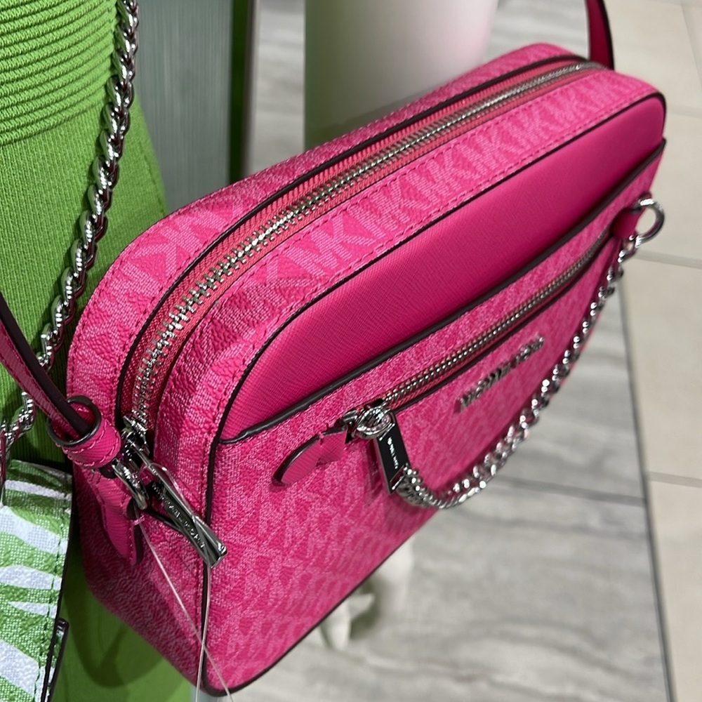 Michael Kors Jet Set Large Signature Logo Chain Crossbody Bag
Dragonfruit NWT - Picture 5 of 16